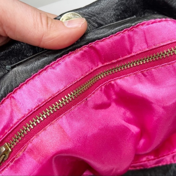 Morgan Oakley | Ditch Handbag - Picture 9 of 11